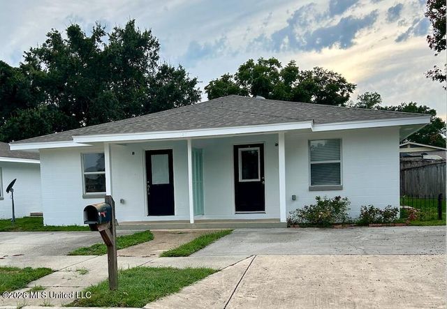 141 Pine Grove Ave, Biloxi, MS 39531
