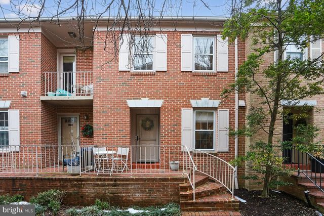 1003B N  Daniel St, Arlington, VA 22201