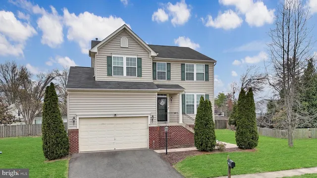 1694 Winterwood Ct, Herndon, VA 20170