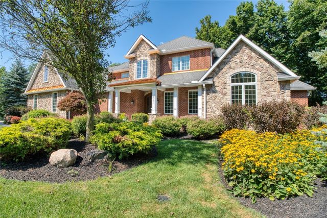 220 Edgewater Cir, Erie, PA 16509