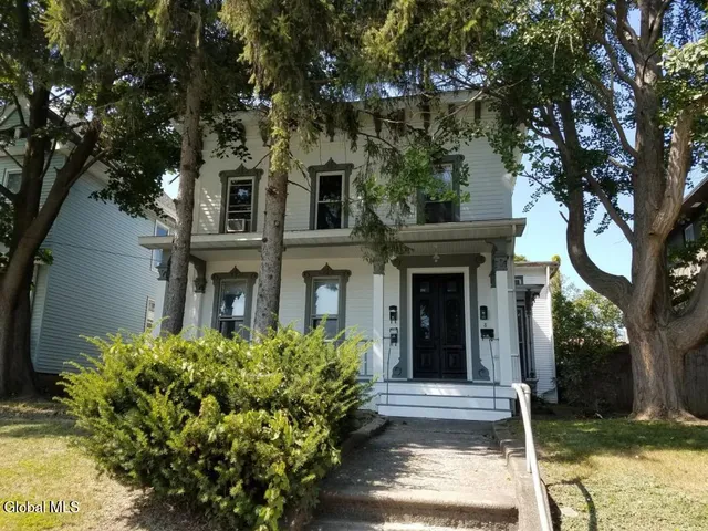 8 Saratoga Avenue, Waterford, NY 12188
