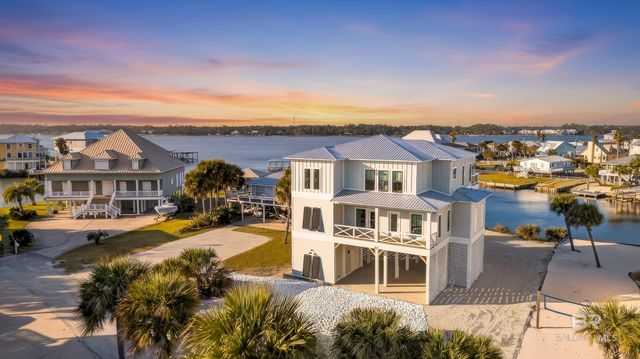 912 Shoreland Dr, Gulf Shores, AL 36542