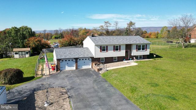 68 Windy Hill Rd, Newville, PA 17241