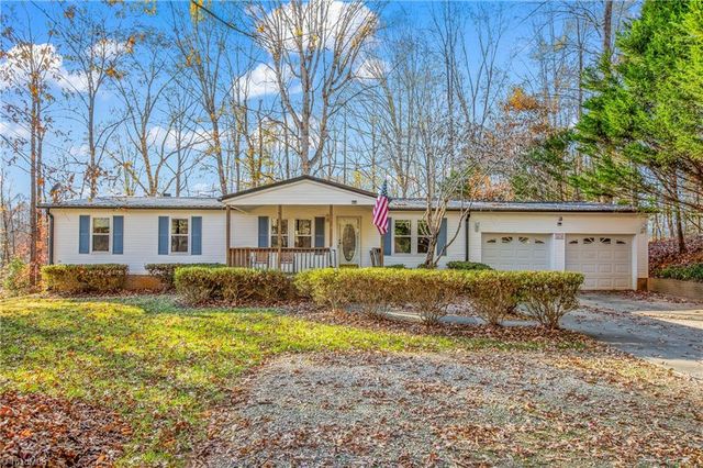 1037 Hendrix Dr, Boonville, NC 27011