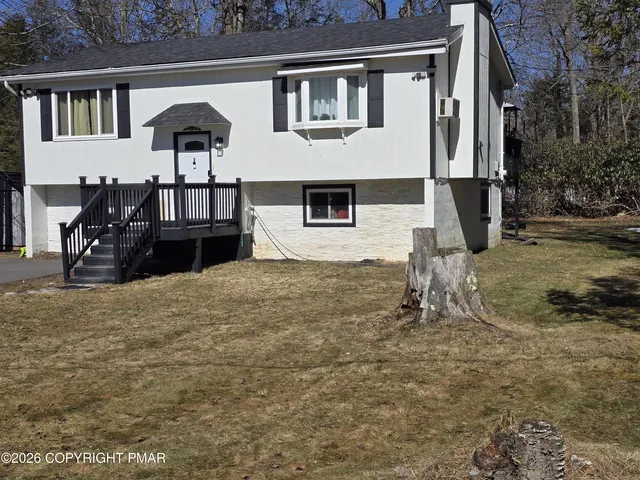 8111 Coco Dr, Pocono Summit, PA 18346
