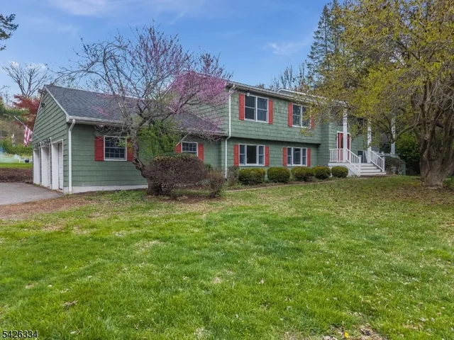 46 Sutton Rd, Lebanon, NJ 08833