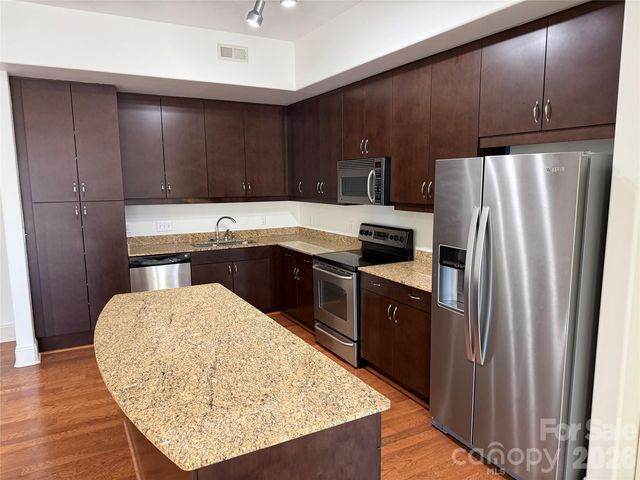 4620 Piedmont Row Dr #305, Charlotte, NC 28210
