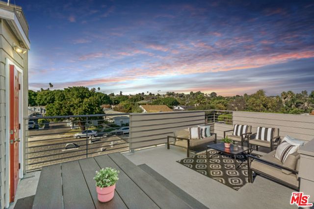 922 Ozone Ave, Santa Monica, CA 90405