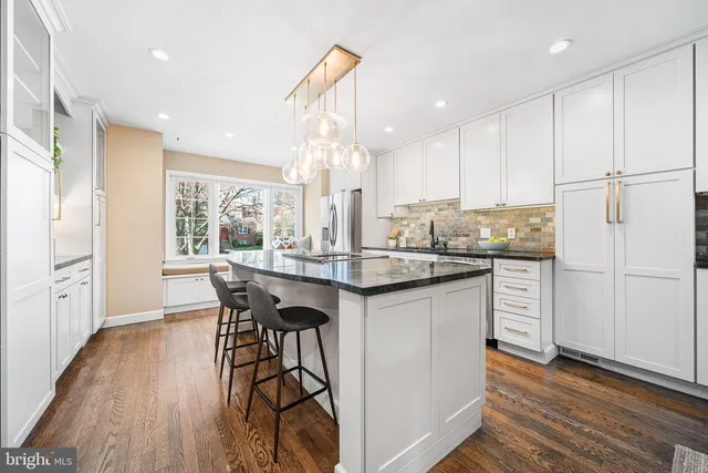 29 N  Oakland St, Arlington, VA 22203