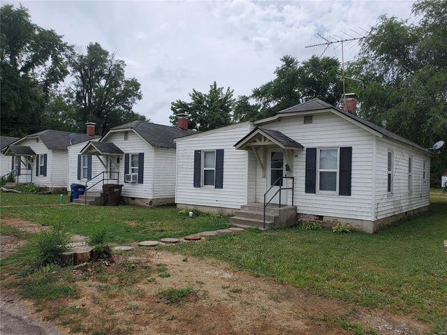 407 S  2nd St, Elsberry, MO 63343