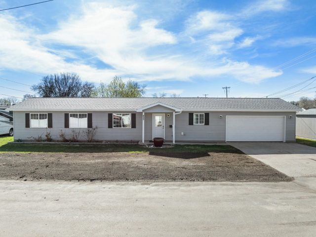 425 15th St NW, Minot, ND 58703