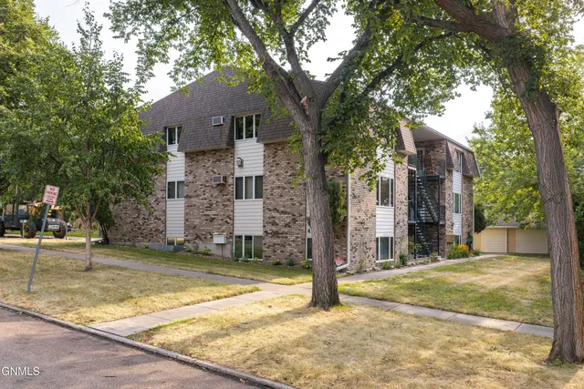 415 N  1st St #6, Bismarck, ND 58501