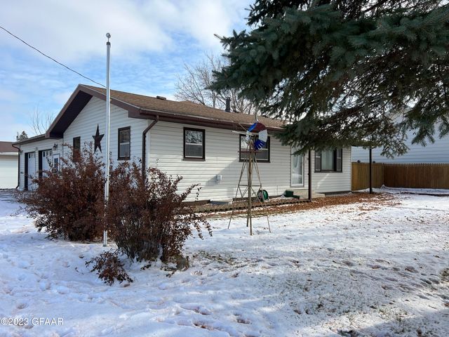 300 Lincoln Ave S, Finley, ND 58230