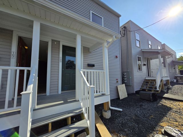 109 2nd St, Dupont, PA 18641