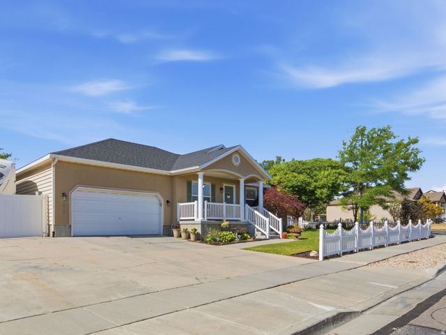 5467 Mayflower St, West Jordan, UT 84088