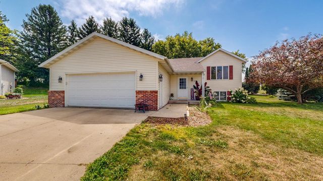 725 7th St NW, Plainview, MN 55964