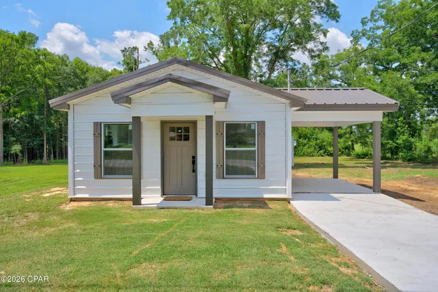 1028 Pelham Ave, Graceville, FL 32440