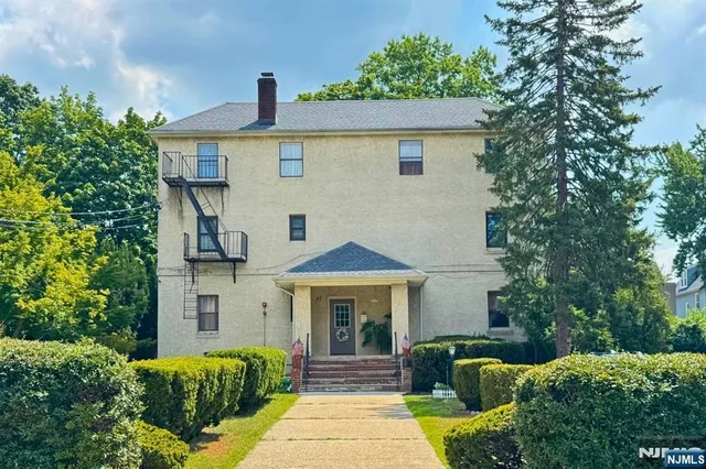 57 Brookway Ave #2D, Englewood, NJ 07631