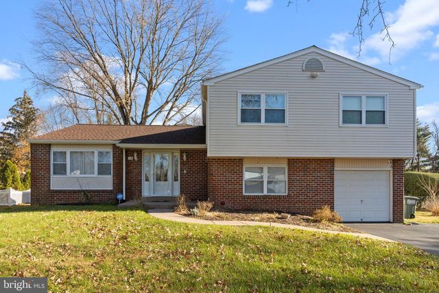 24 Tulip Rd, Holland, PA 18966