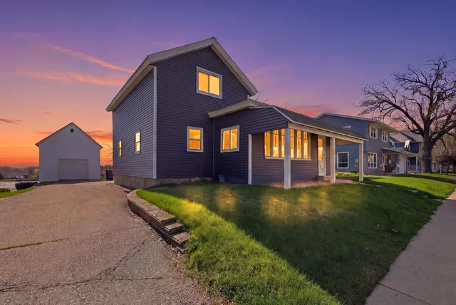 370 N  Main St, Juneau, WI 53039