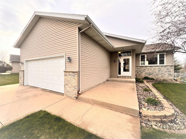 4833 10th St NW, Rochester, MN 55901