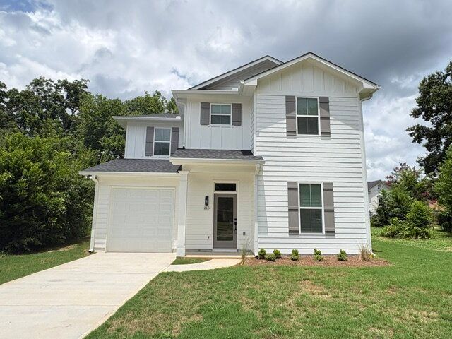 215 W  Chappell St, Griffin, GA 30223