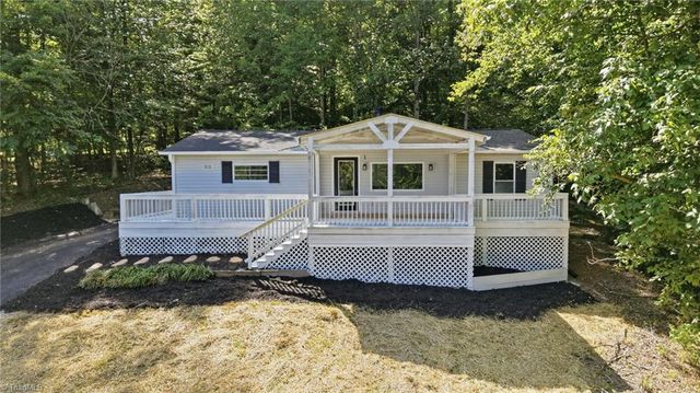 1402 Good Hope Dr, Walnut Cove, NC 27052