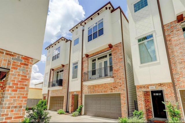 1040 W  26th St #B, Houston, TX 77008
