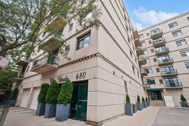 680 N  Green St #405, Chicago, IL 60642
