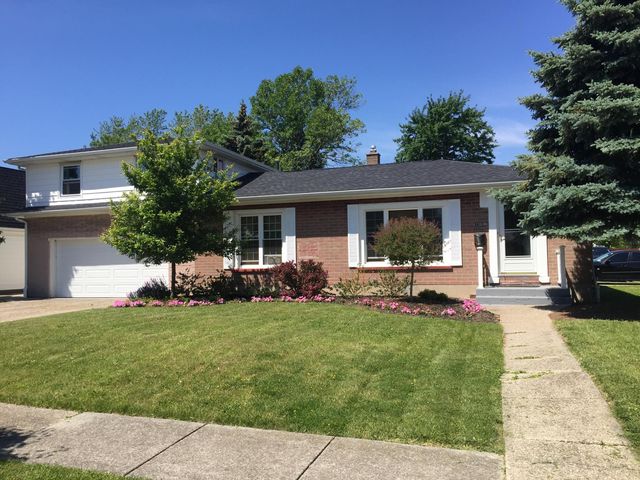 130 Emerson Dr, Amherst, NY 14226