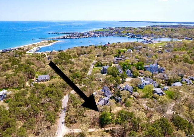 19 Wendall Ave, Vineyard Haven, MA 02568