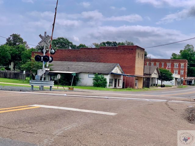105 E  Main St, Bloomburg, TX 75556