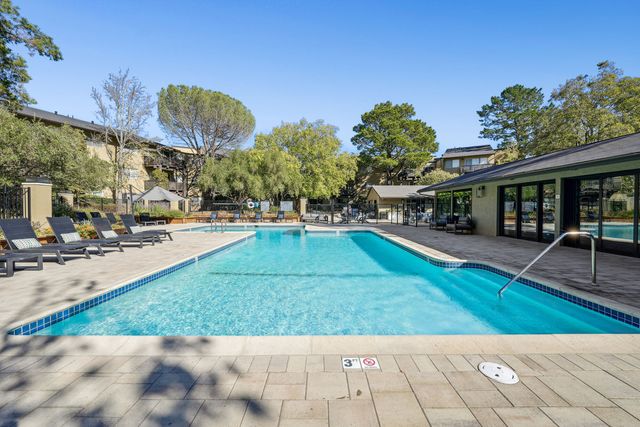 14 Skylark Dr #15-06, Larkspur, CA 94939