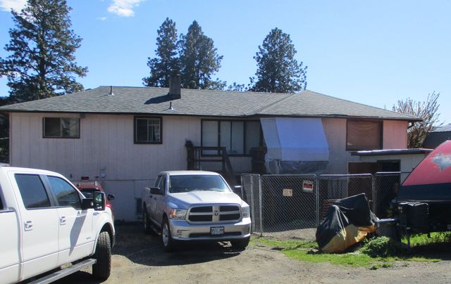 446 W  3rd Ave, Sutherlin, OR 97479