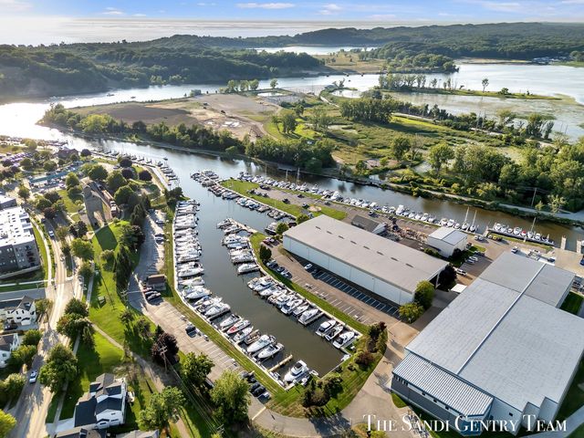 132 Wharfside #132, Grand Haven, MI 49417
