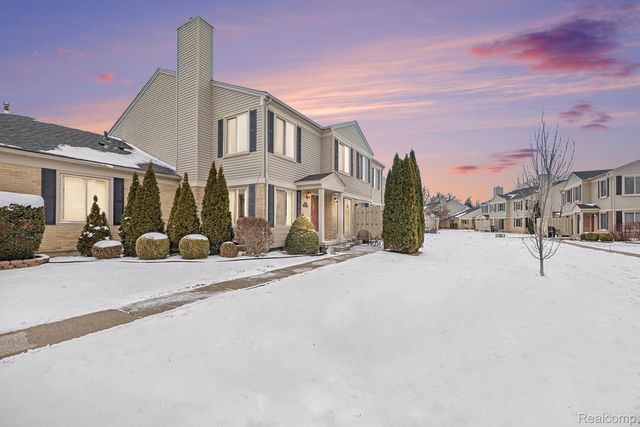 44582 Connecticut Ct, Clinton Township, MI 48038