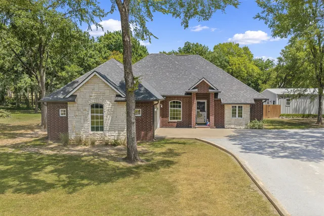 168 Cross Creek Cir, Ardmore, OK 73401