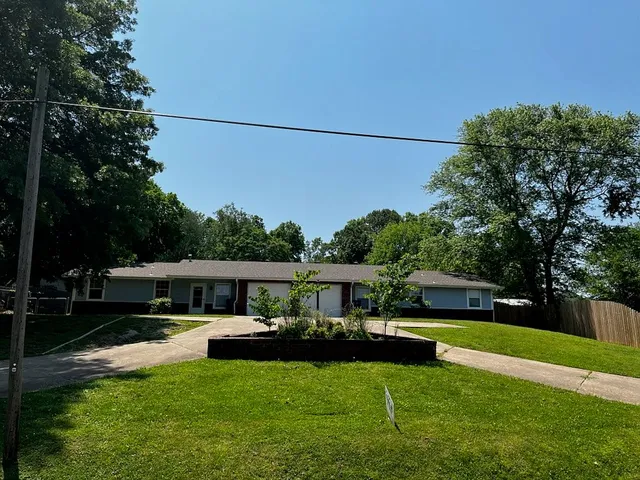 1050 W  Garland St, Siloam Springs, AR 72761