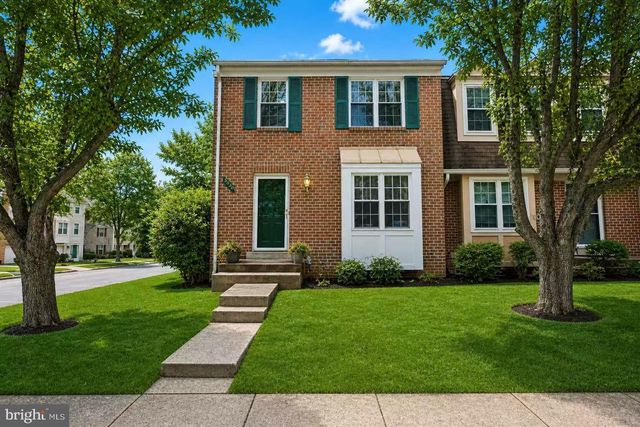 3930 Collis Oak Ct, Fairfax, VA 22033