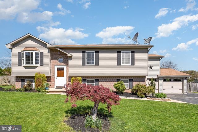 100 Brittany Ct, Red Lion, PA 17356