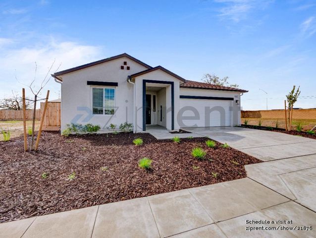 2477 N  Burl Ave, Fresno, CA 93727