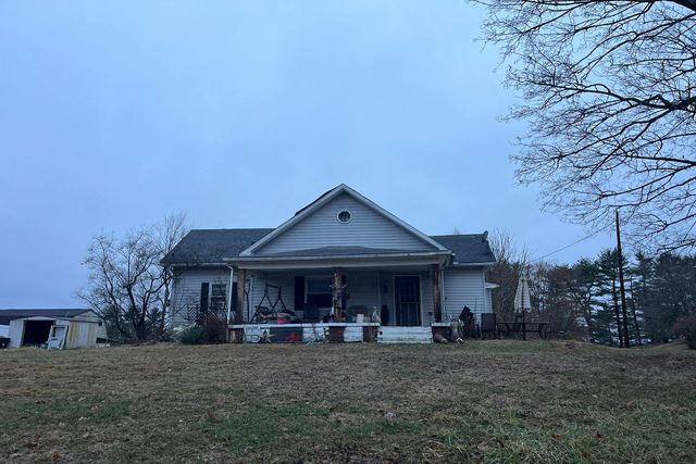 921 Highland Ave, Cambridge, OH 43725