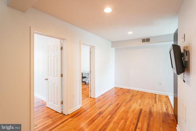 1116 Pine St #3F, Philadelphia, PA 19107