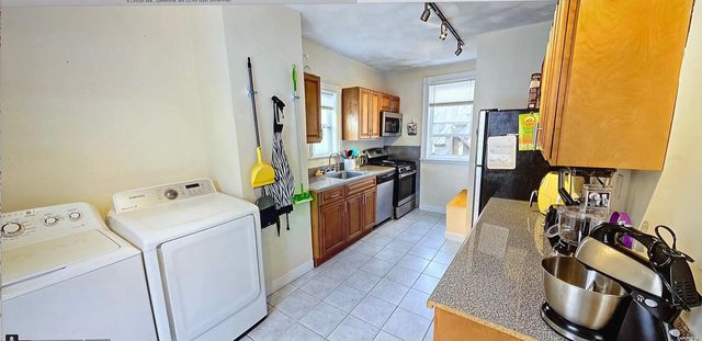 6 Lincoln Ave #3, Somerville, MA 02145