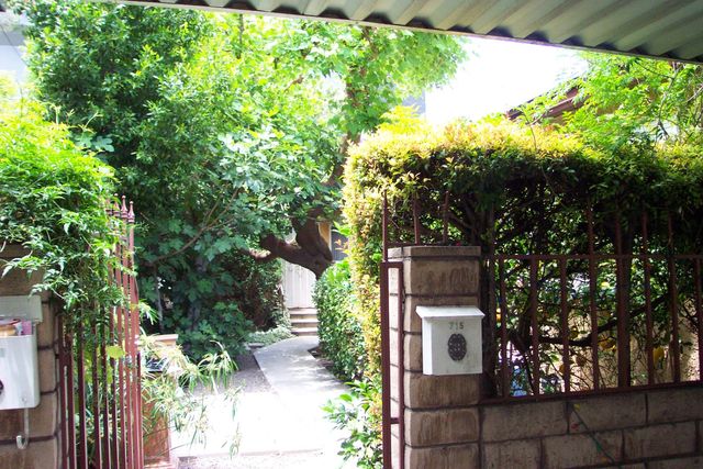 713 Huntley Dr, West Hollywood, CA 90069