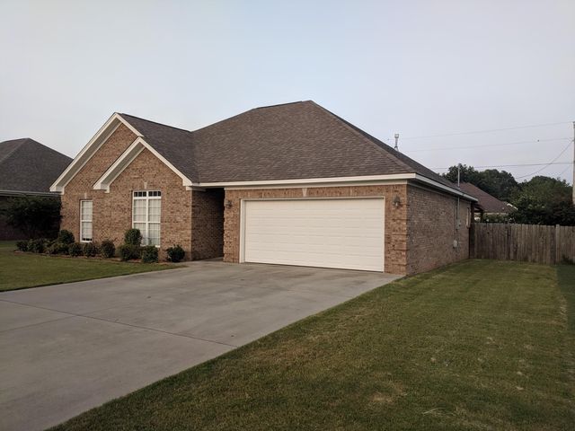 309 Benton Dr, Muscle Shoals, AL 35661