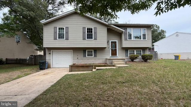 8138 Santa Fe Dr, Severn, MD 21144