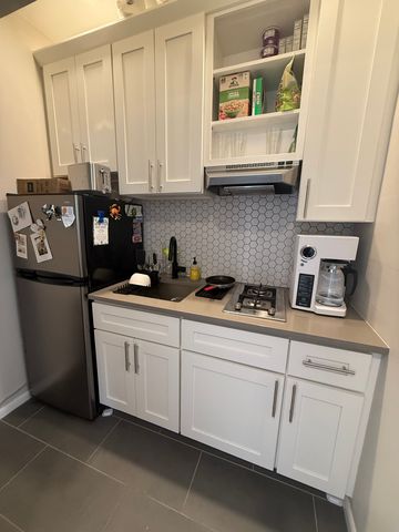160 Saint Botolph St #9, Boston, MA 02115