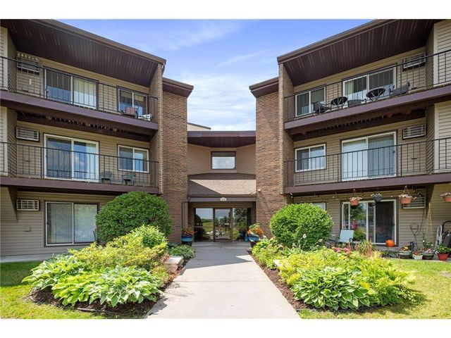 3440 Golfview Dr #113, Eagan, MN 55123