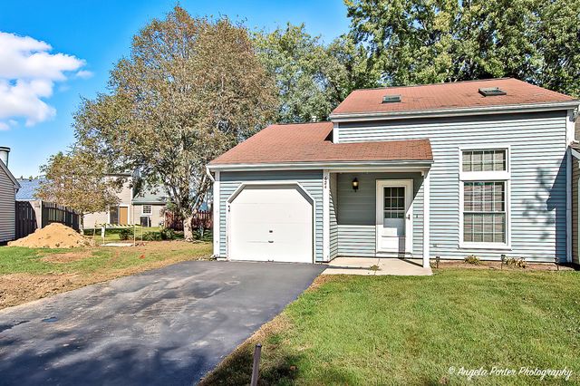 624 Yale Ln, Island Lake, IL 60042